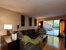 Lower Lonsdale Condo for sale: Chinook House 2 bedroom 895 sq.ft. (Listed 2010-08-09)