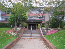 Highgate Apartment Unit for sale: Linden House 1 bedroom 740 sqft (Listed 2008-10-06)