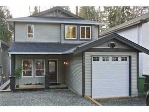 Lynn Valley House for sale: 6 bedroom 2,736 sq.ft. (Listed 2014-01-23)