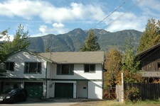 Brackendale Duplex for sale:  4 bedroom 1,783 sq.ft. (Listed 2011-10-16)