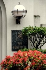 Uptown Apartment for sale: Stirling Place 2 bedroom 1,076 sq.ft. (Listed 2011-05-12)