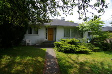 Queensbury House for sale:  3 bedroom 1,828 sq.ft. (Listed 2010-07-24)