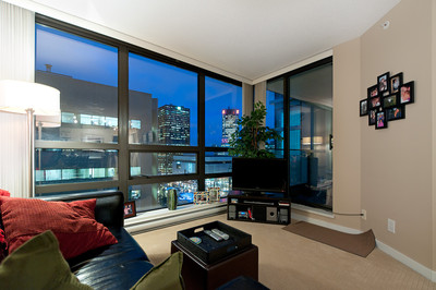 Downtown Downtown Vancouver Condo for sale: Electric Avenue 1 bedroom 600 sq.ft. (Listed 2011-11-25)