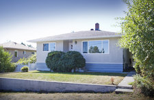 Brechin Hill Home with Suite for sale:  2 bedroom 1,410 sq.ft. (Listed 2011-08-11)