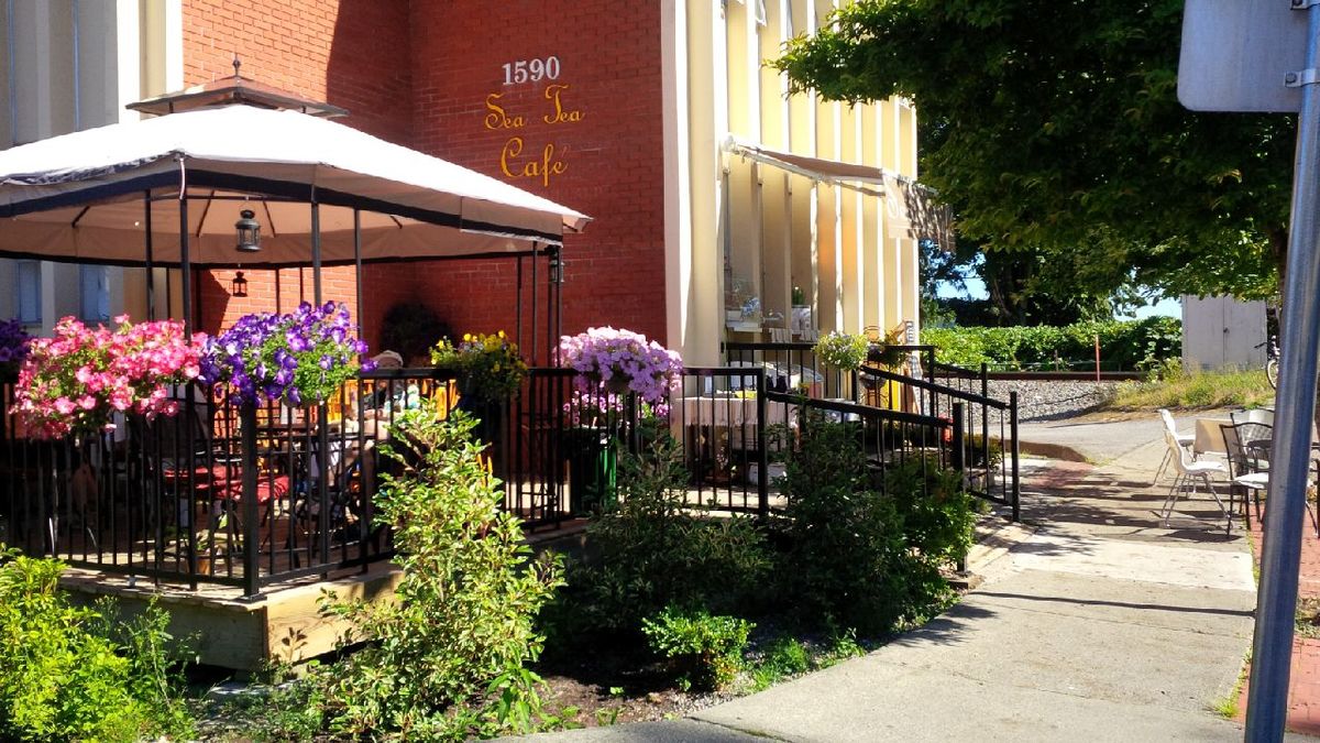 The Sea Tea Cafe West Vancouver - patio