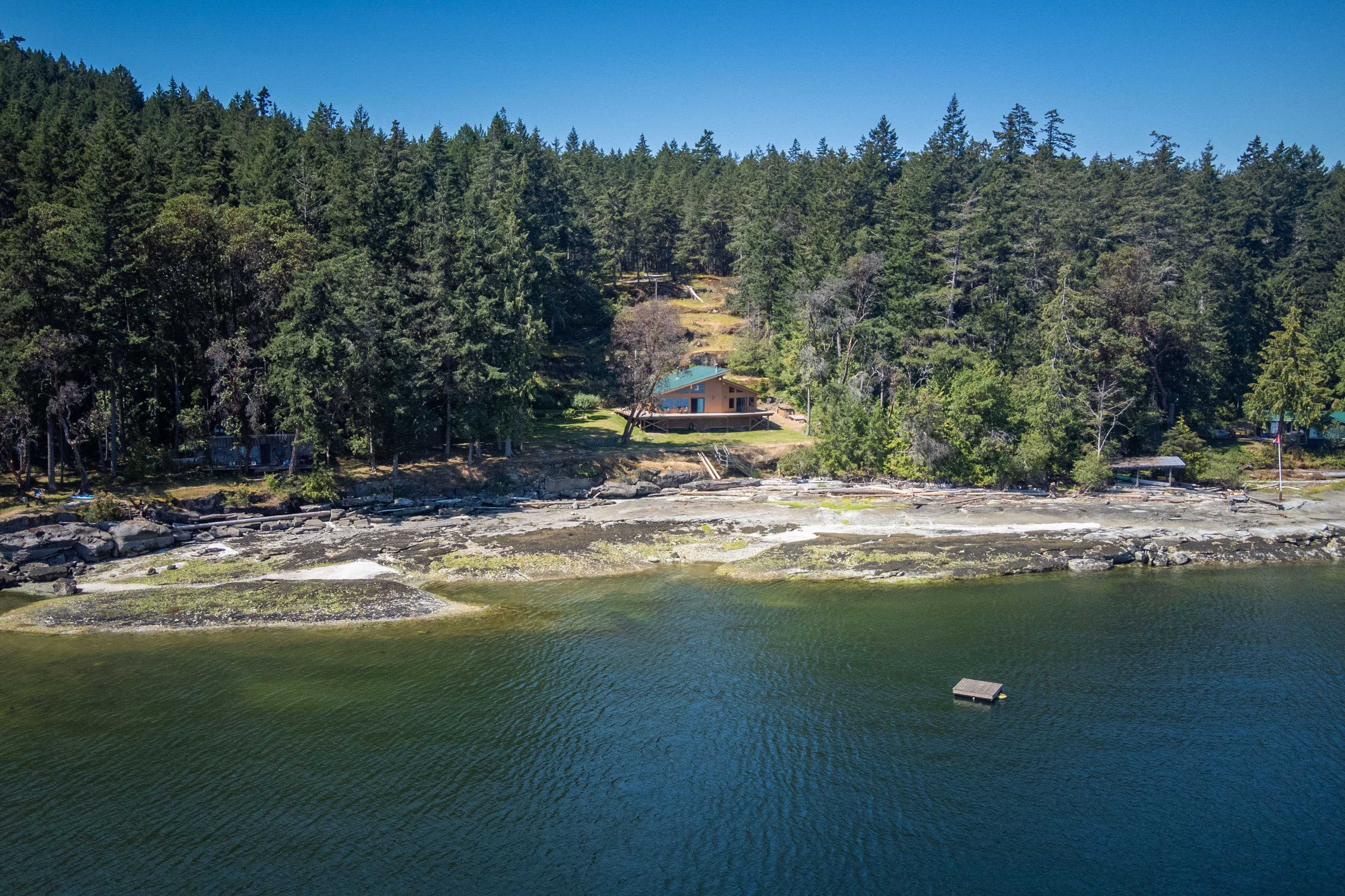 Thetis Island 2.53 Acres Waterfront 2bdr/2den Home for sale 3 bedroom