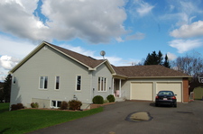 Upper Kingsclear House for sale:  4 bedroom 3,000 sq.ft. (Listed 2011-10-25)
