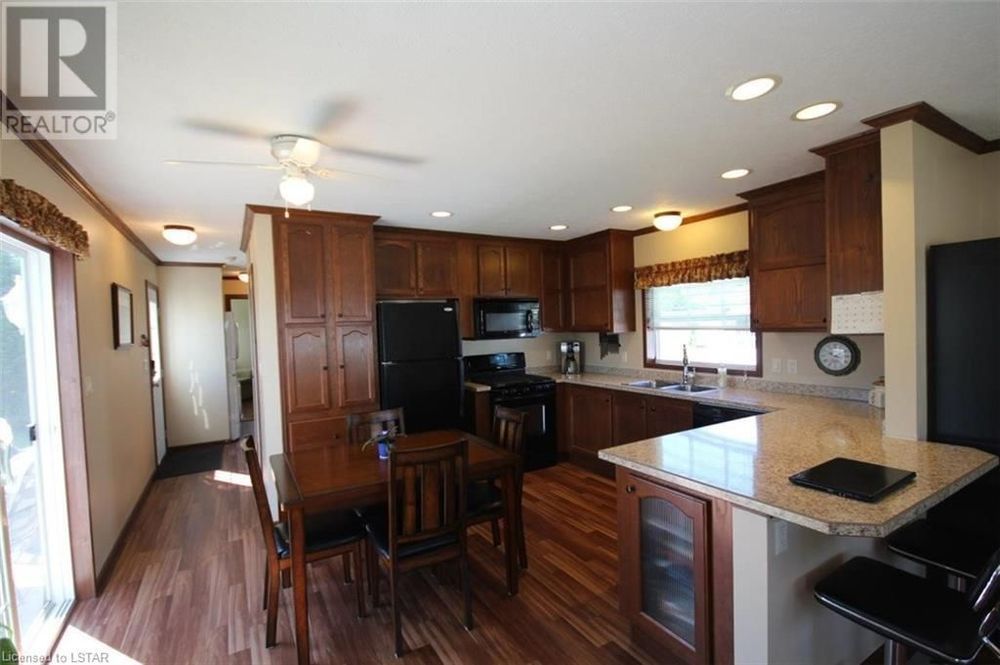 Strathroy Mobile Home for sale 2 bedroom (Listed 20200603)