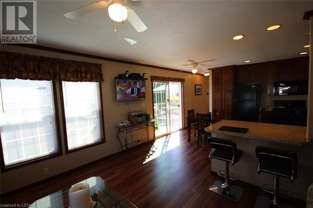 Strathroy Mobile Home for sale 2 bedroom (Listed 20200603)