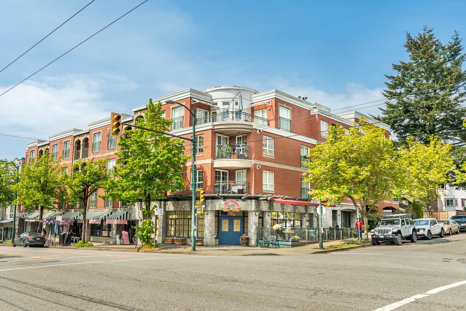 308 - 1989 Dunbar Street