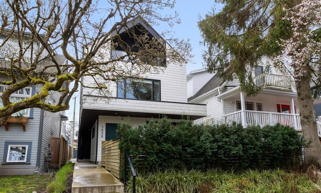 Mount Pleasant 1/2 Duplex for sale:  3 bedroom  (Listed 2025-03-31)