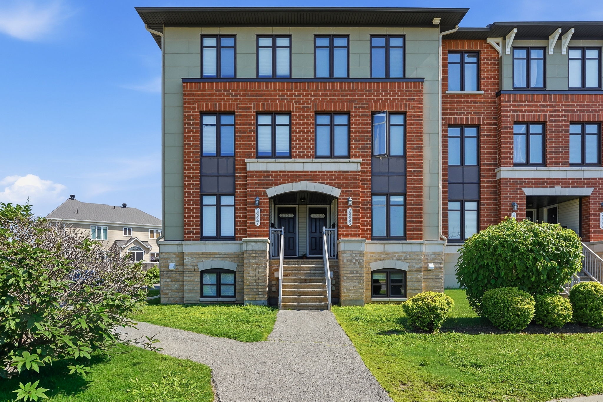 121 - 2333 Esprit Drive