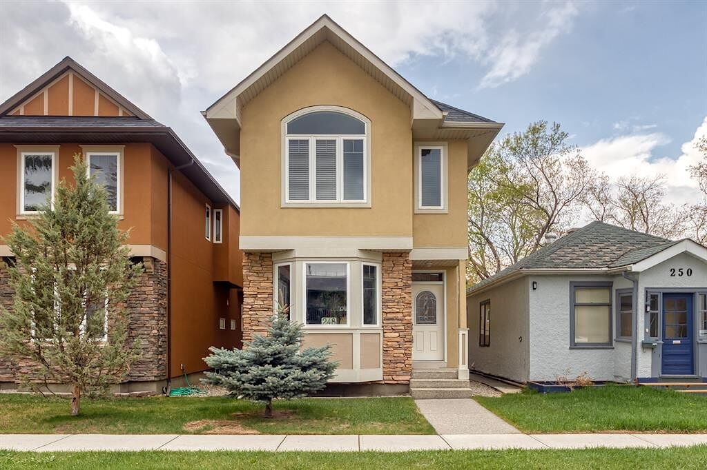 Tuxedo Park House for rent:  4 + Den  Stainless Steel Appliances, Granite Countertop, Hardwood Floors, Plush Carpet  (Listed 2025-09-19)