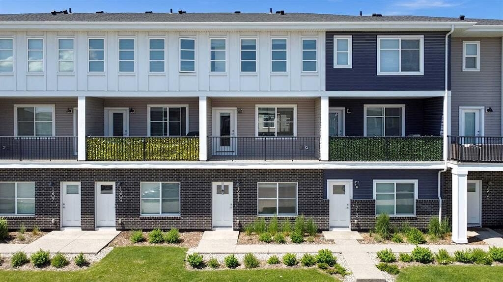 Cornerstone Row/Townhouse for rent:  3 bedroom  Stainless Steel Appliances, Granite Countertop, Laminate Floors, Plush Carpet 1,355 sq.ft. (Listed 2025-09-24)