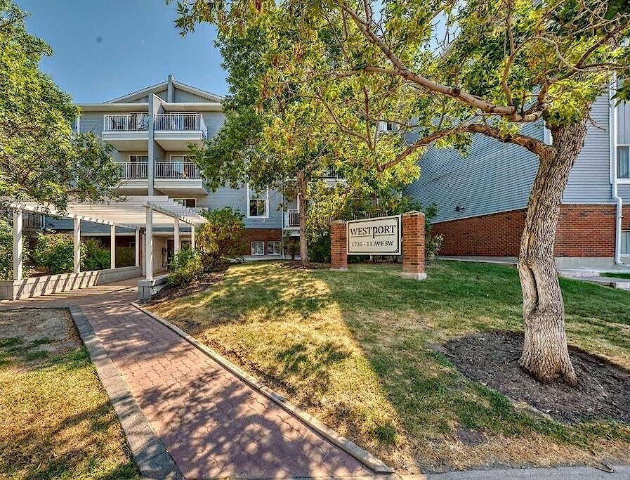 Sunalta Condo apartment for rent:  2 bedroom  Laminate Floors 870 sq.ft. (Listed 2025-11-19)