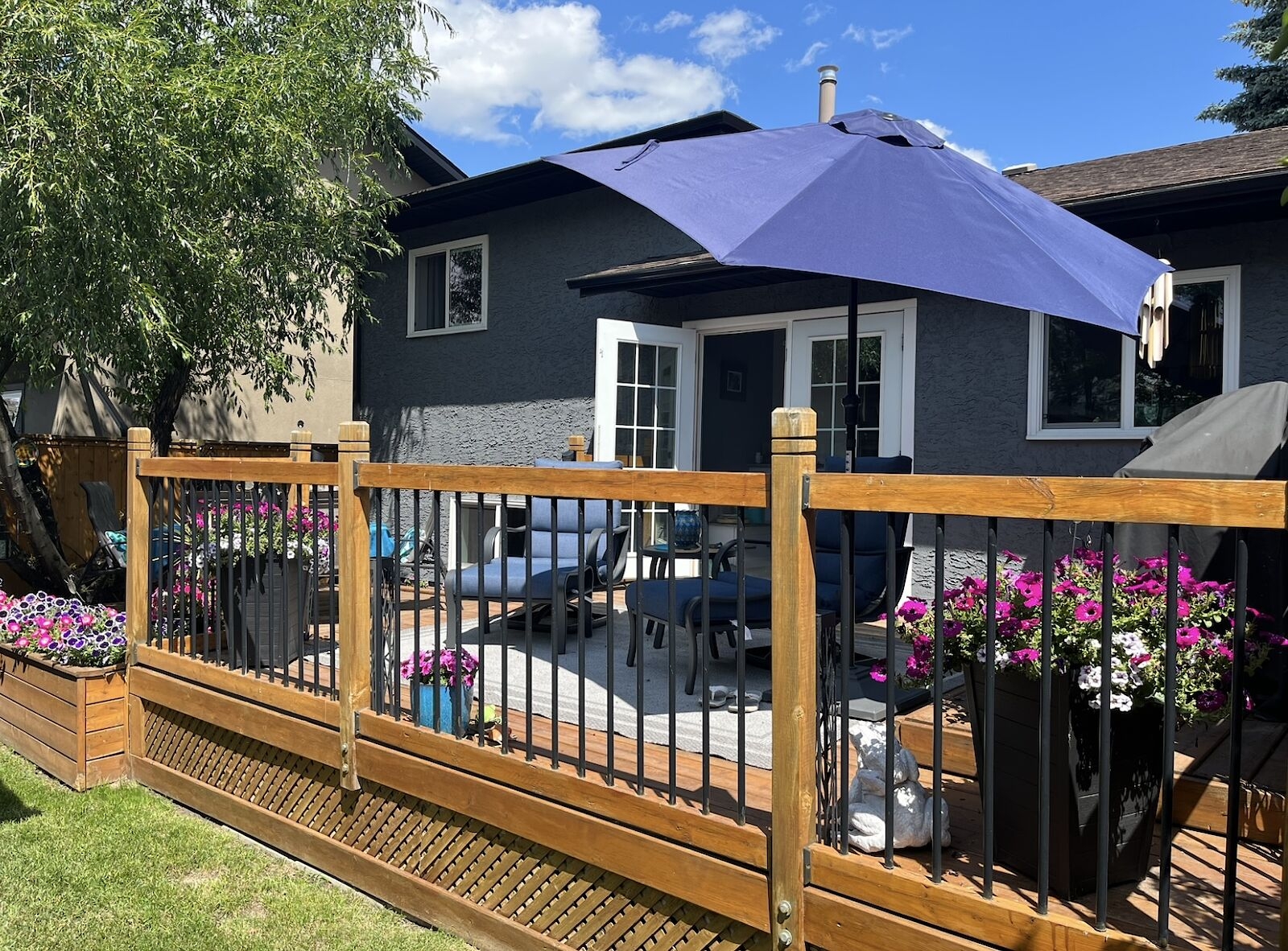 17003 Sunvale Road Southeast House for rent:  4 bedroom  Granite Countertop, Laminate Floors, Plush Carpet 2,400 sq.ft. (Listed 2025-11-28)