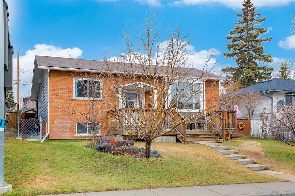 Killarney House for rent:  5+den  Stainless Steel Appliances, Granite Countertop, Tile Backsplash, Glass Shower, Hardwood Floors, Laminate Floors  (Listed 2025-11-02)