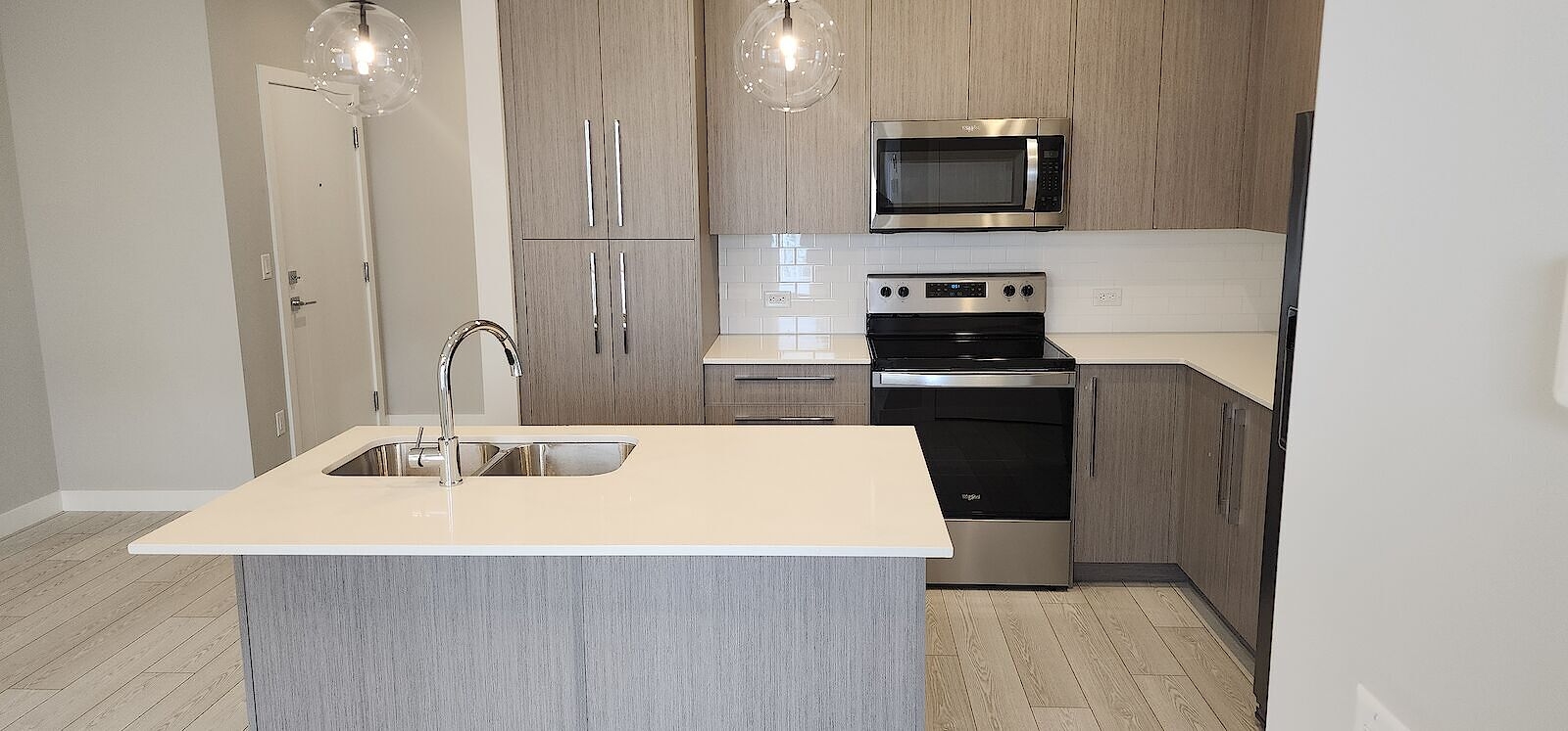 Savanna Condo apartment for rent:  2 bedroom  Stainless Steel Appliances, Laminate Floors  (Listed 2026-01-08)