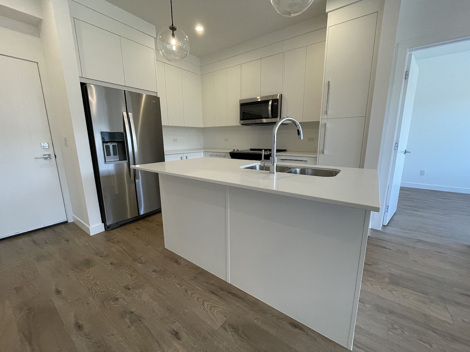 Wolf Hollow Condo apartment for rent:  2 + den  Glass Shower, Laminate Floors  (Listed 2026-04-01)