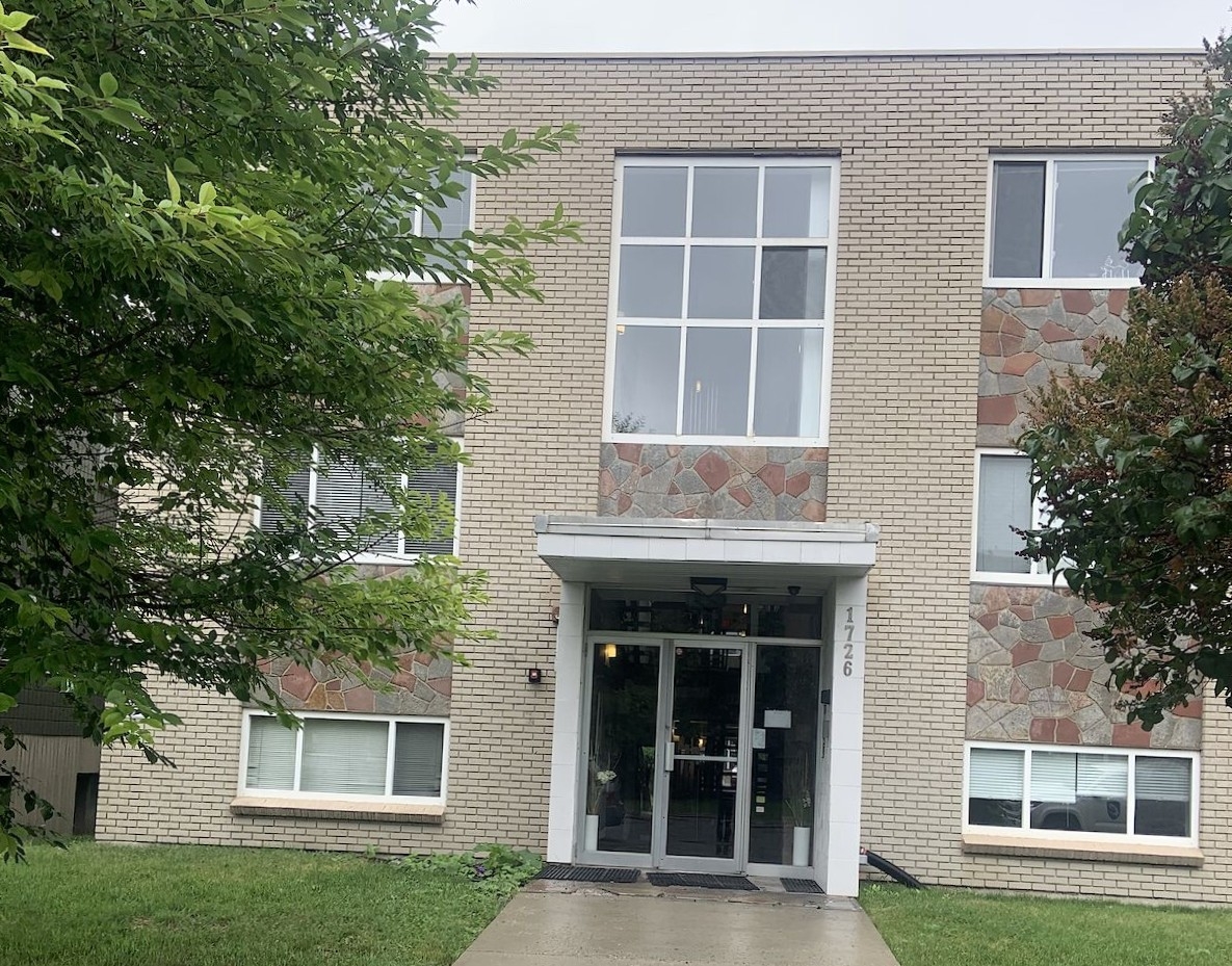 Lower Mount Royal Apartment for rent:  Studio 500 sq.ft. (Listed 2026-04-01)