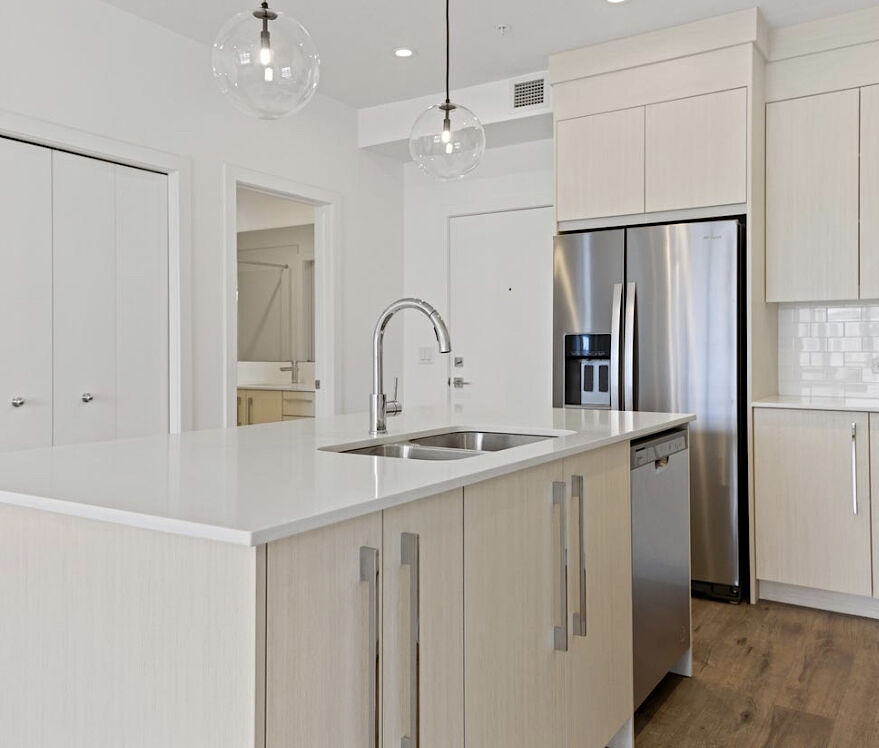 Savanna Condo apartment for rent:  2 bedroom  Stainless Steel Appliances, Glass Shower, Laminate Floors  (Listed 2026-03-01)