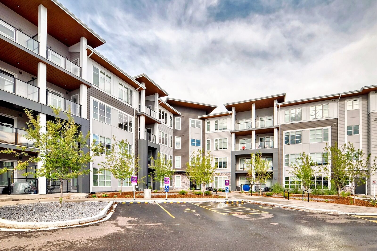 Saddleridge Condo apartment for rent:  2 bedroom  Stainless Steel Appliances, Glass Shower, Laminate Floors  (Listed 2026-04-01)