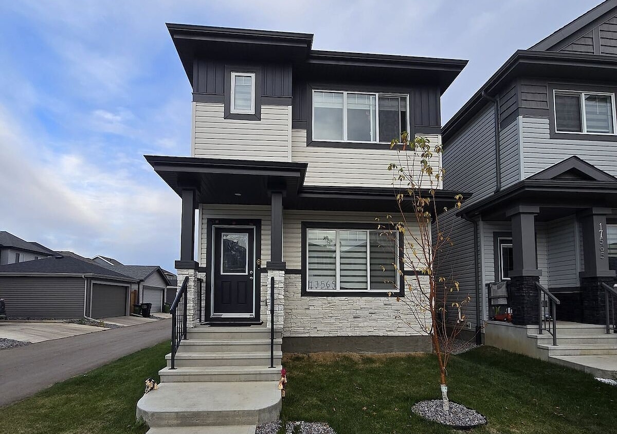 McConachie House for rent:  3 bedroom  Stainless Steel Appliances, Granite Countertop, Glass Shower, Laminate Floors, Plush Carpet 1,433 sq.ft. (Listed 2026-05-01)