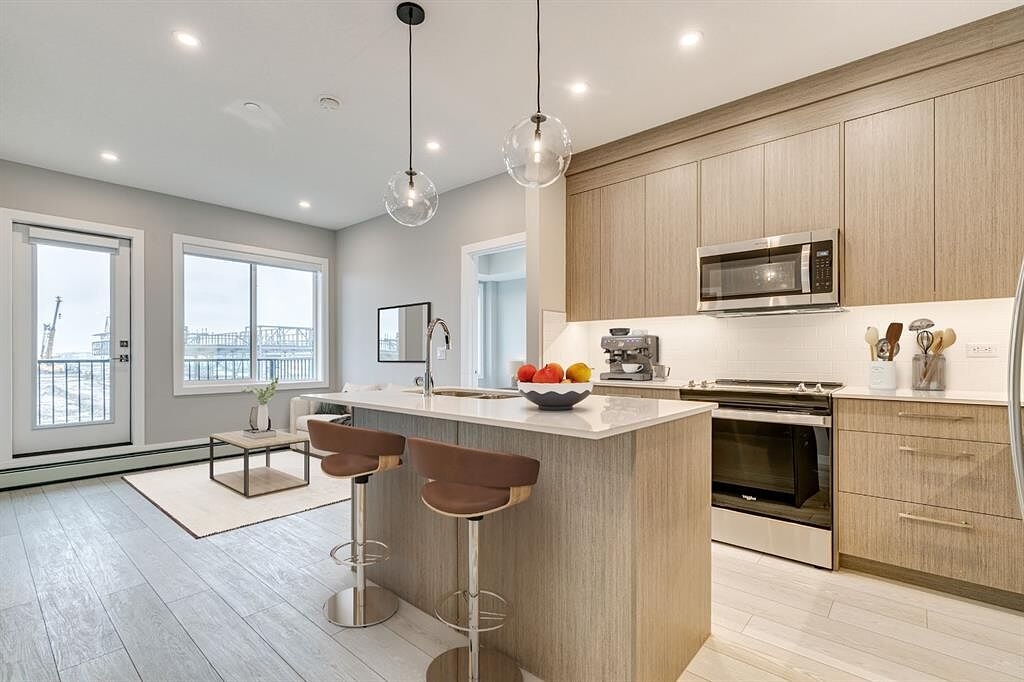 Chestermere Condo apartment for rent:  2 + den  Stainless Steel Appliances, Laminate Floors 747 sq.ft. (Listed 2026-06-01)