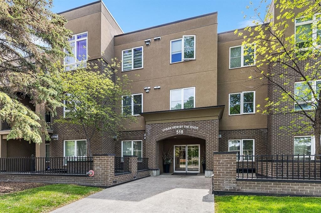 Parkdale Condo apartment for rent:  Studio  Laminate Floors 705 sq.ft. (Listed 2026-06-04)