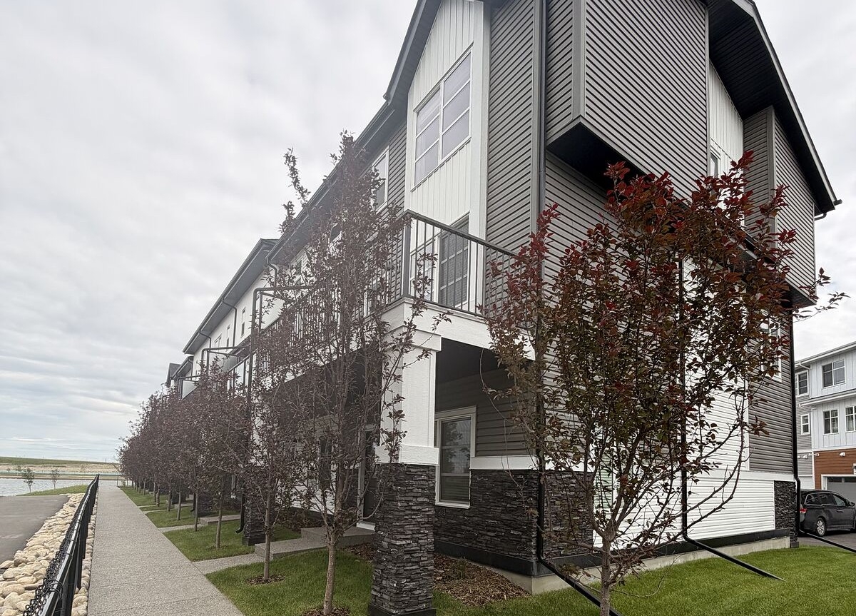 Rocky View County Townhouse for rent:  4 bedroom  Stainless Steel Appliances, Laminate Floors  (Listed 2026-06-12)