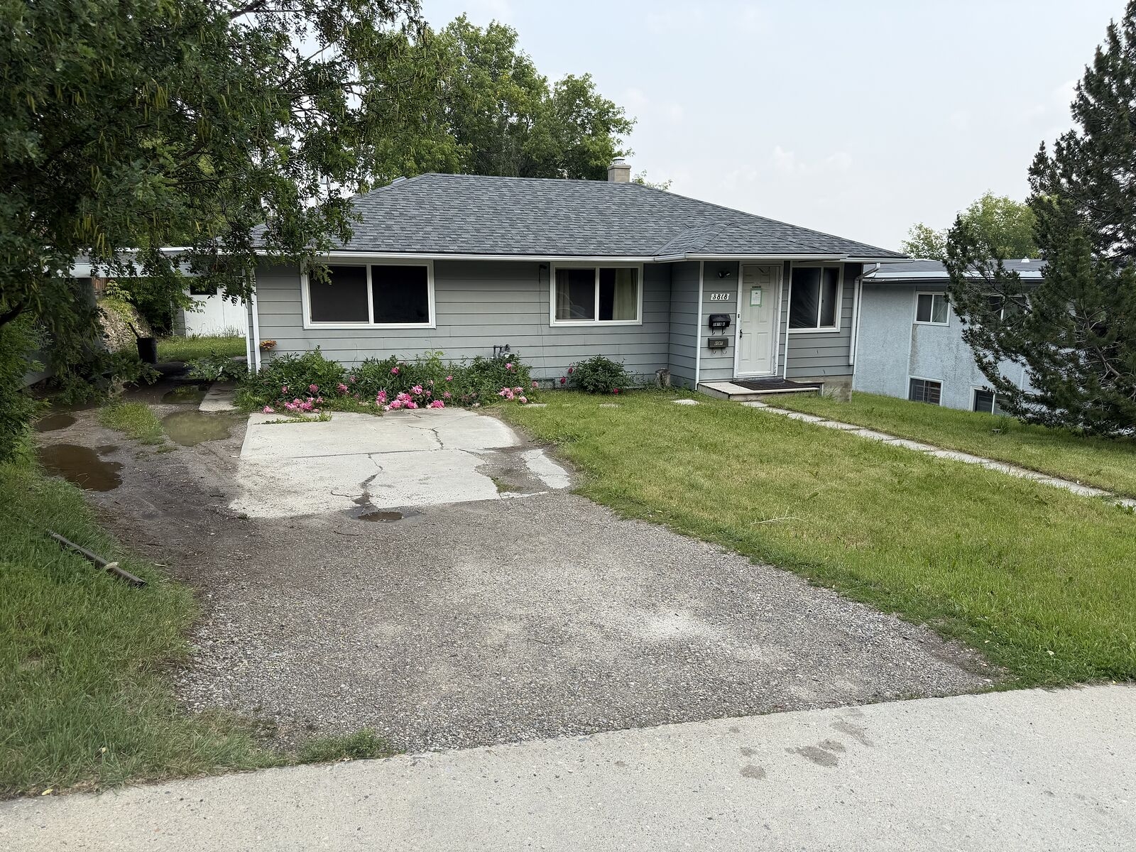 Parkhill-Stanley Park main floor detached house for rent:  2 + den  Hardwood Floors, Laminate Floors 1,049 sq.ft. (Listed 2026-07-03)