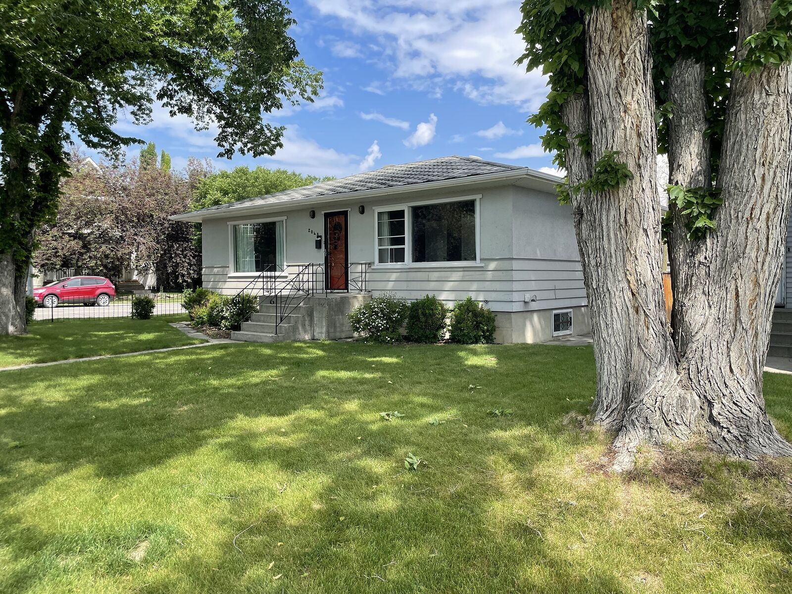 Altadore main floor detached house for rent:  3 bedroom  Hardwood Floors 900 sq.ft. (Listed 2026-07-06)