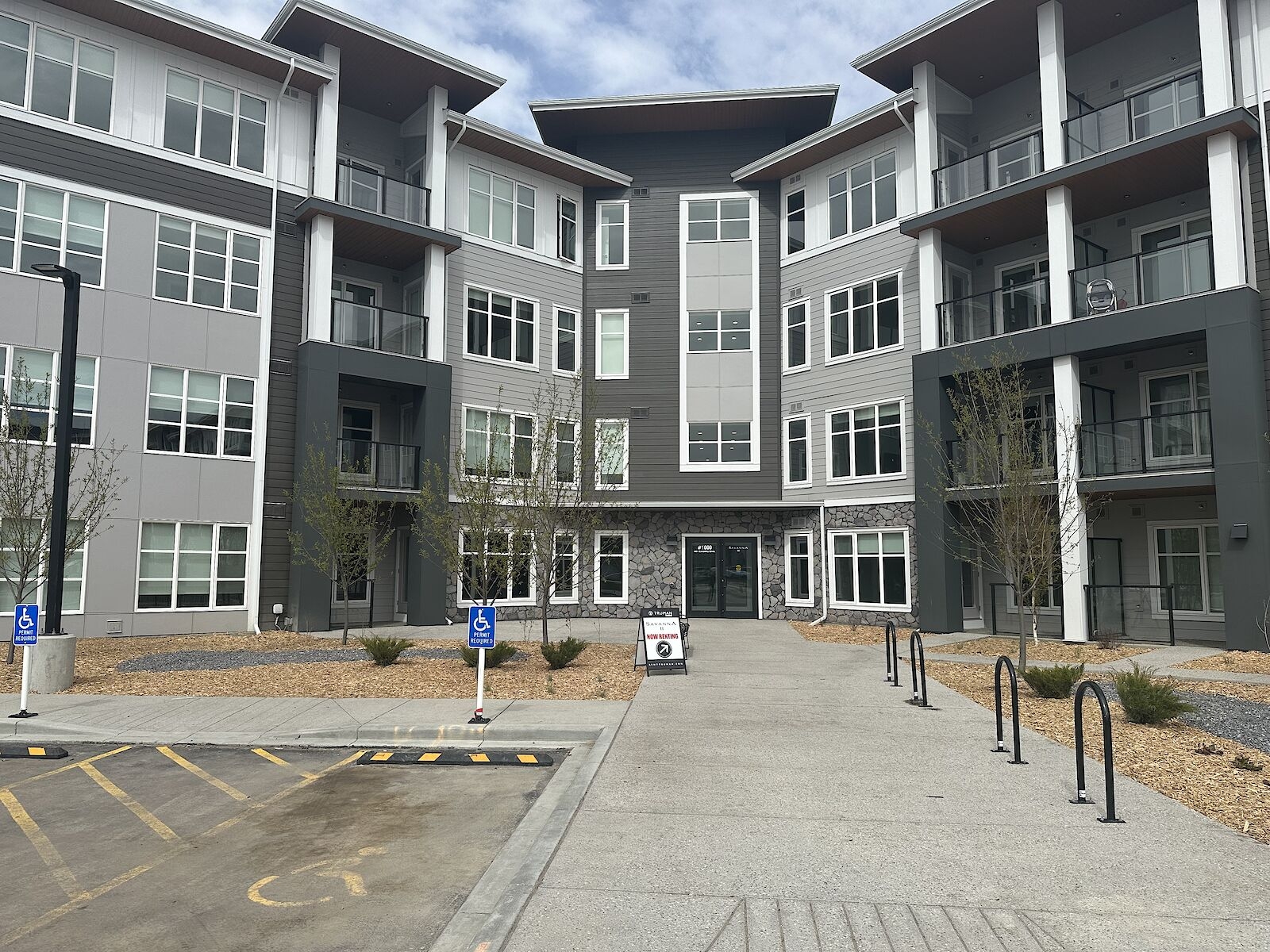 Saddle Ridge Condo apartment for rent:  2 bedroom  Glass Shower, Laminate Floors  (Listed 2026-09-01)