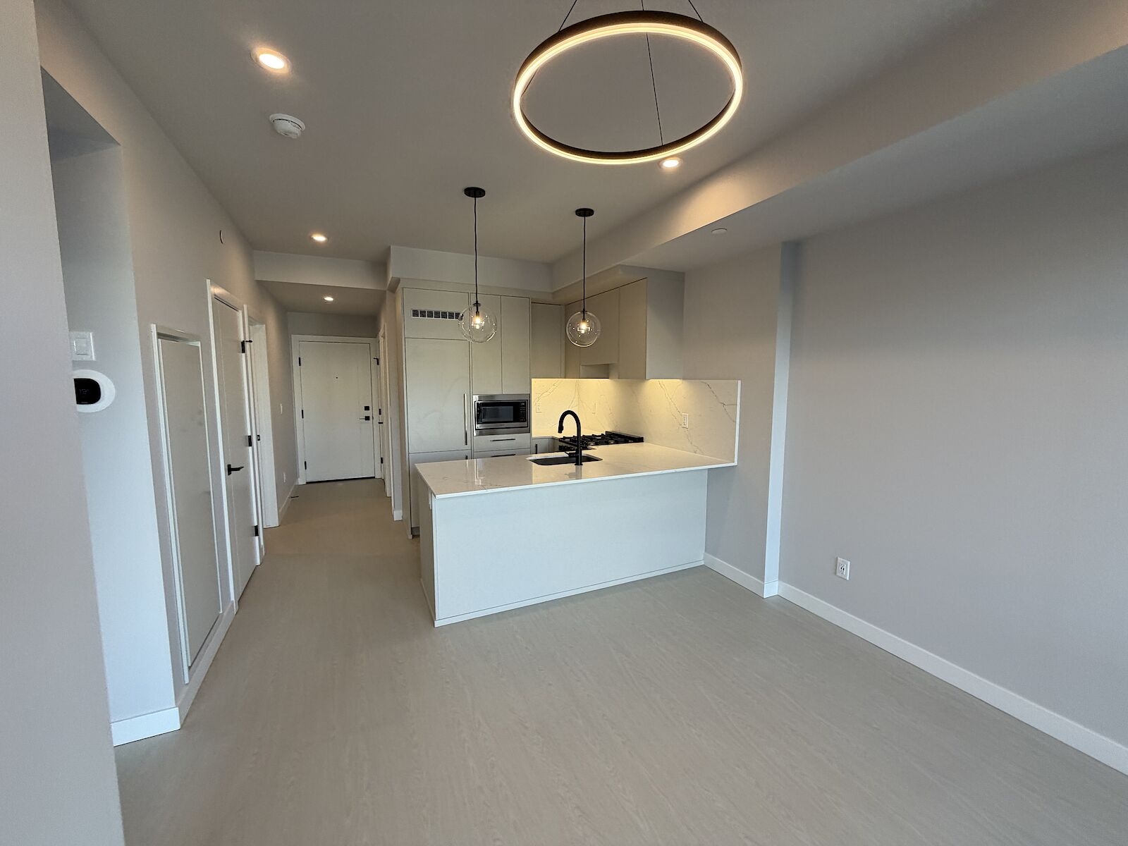 West Springs Condo apartment for rent:  2 bedroom  Stainless Steel Appliances, Marble Countertop, Laminate Floors 806 sq.ft. (Listed 2026-08-31)