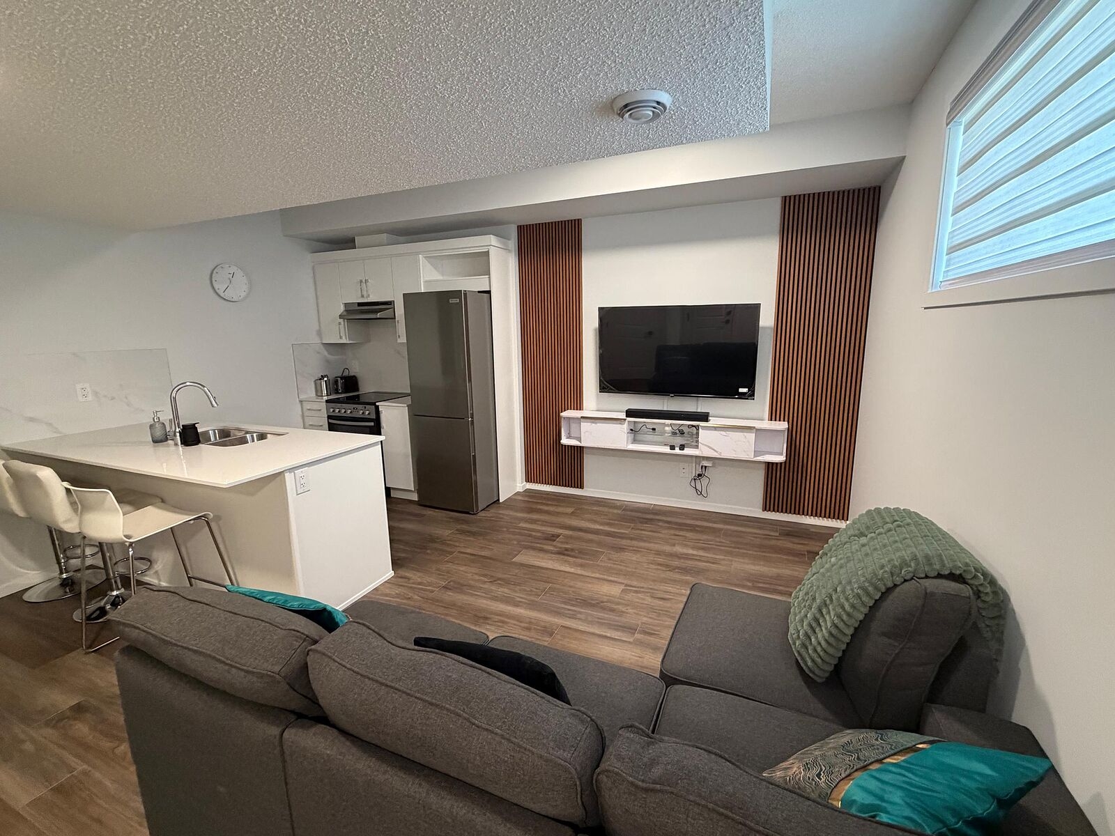 Furnished & Util included.: 1 bedroom bsmt suite