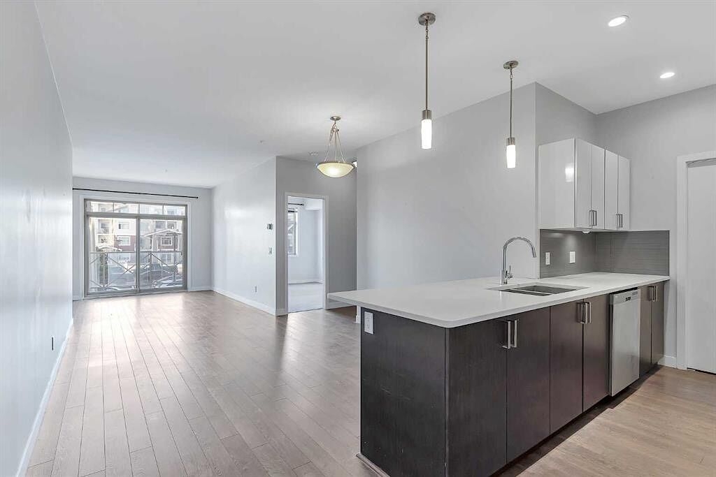 Auburn Bay Apartment for rent:  1 bedroom  Stainless Steel Appliances, Laminate Floors, Plush Carpet  (Listed 2026-10-01)
