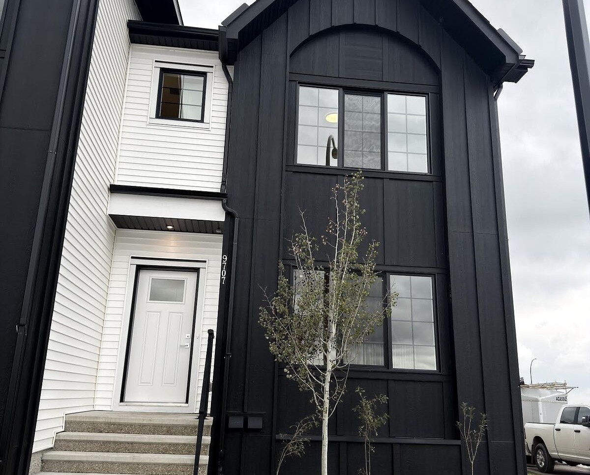 Huxley Duplex for rent:  3+den  Tile Backsplash, Glass Shower, Laminate Floors, Plush Carpet 1,600 sq.ft. (Listed 2026-09-09)