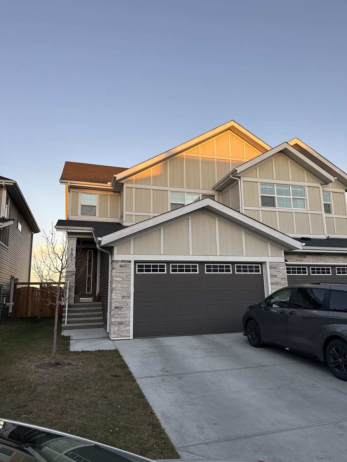 Calgary House for rent: Chestermere 3+den  Stainless Steel Appliances, Tile Backsplash, Glass Shower, Laminate Floors, Plush Carpet  (Listed 2026-12-01)