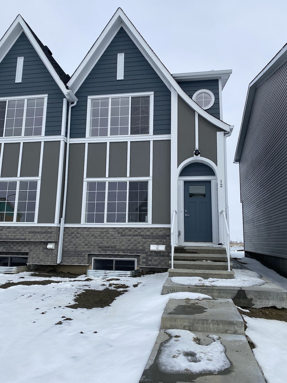 Rangeview main floor attached house for rent:  3 bedroom  Stainless Steel Appliances, Tile Backsplash, Laminate Floors, Plush Carpet  (Listed 2025-05-01)