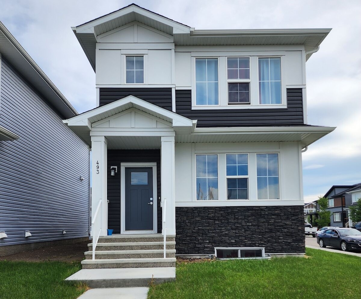 Copperfield House for rent: Chestermere 3 bedroom  Stainless Steel Appliances, Tile Backsplash, Laminate Floors, Plush Carpet  (Listed 2025-09-01)