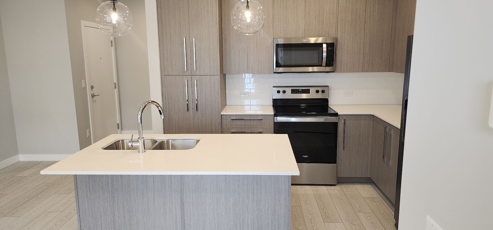 Savanna Condo apartment for rent:  2 bedroom  Stainless Steel Appliances, Laminate Floors 1,000 sq.ft. (Listed 2025-08-01)