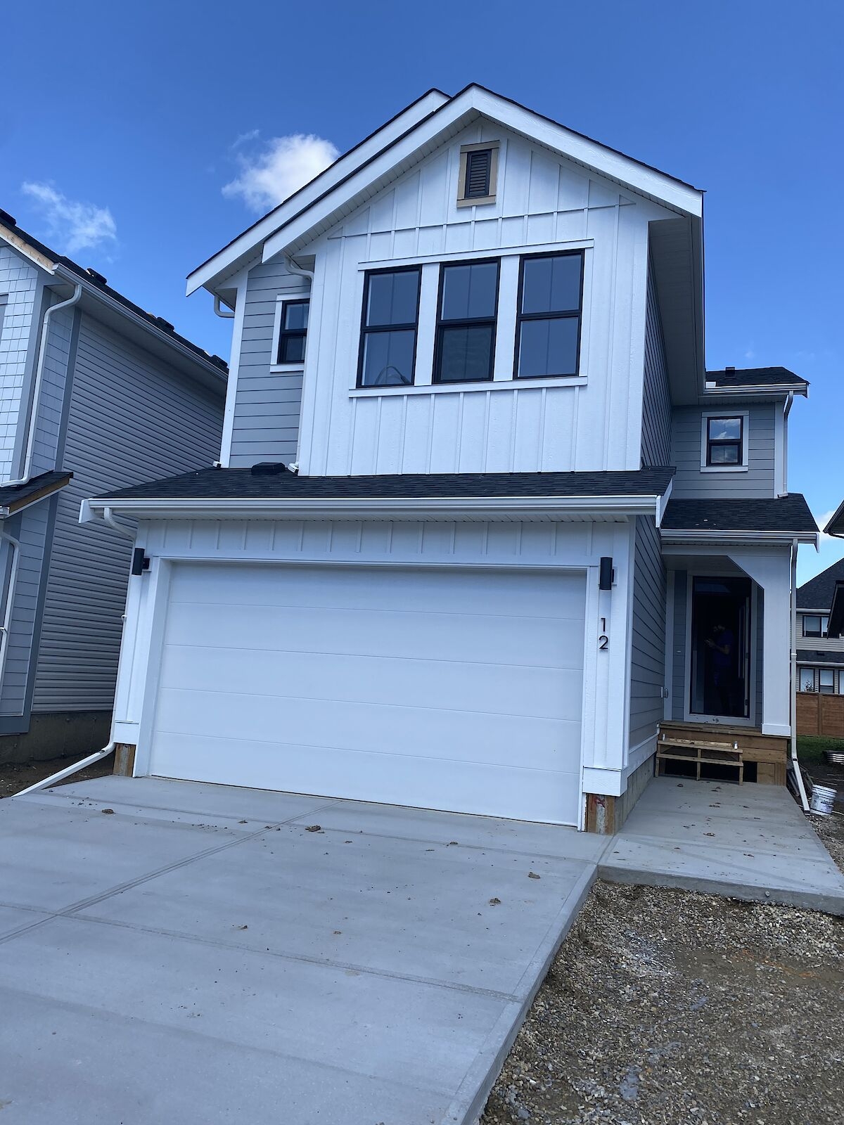 Copperfield main floor detached house for rent:  3 bedroom  Stainless Steel Appliances, Granite Countertop, Laminate Floors, Plush Carpet 900 sq.ft. (Listed 2025-09-01)