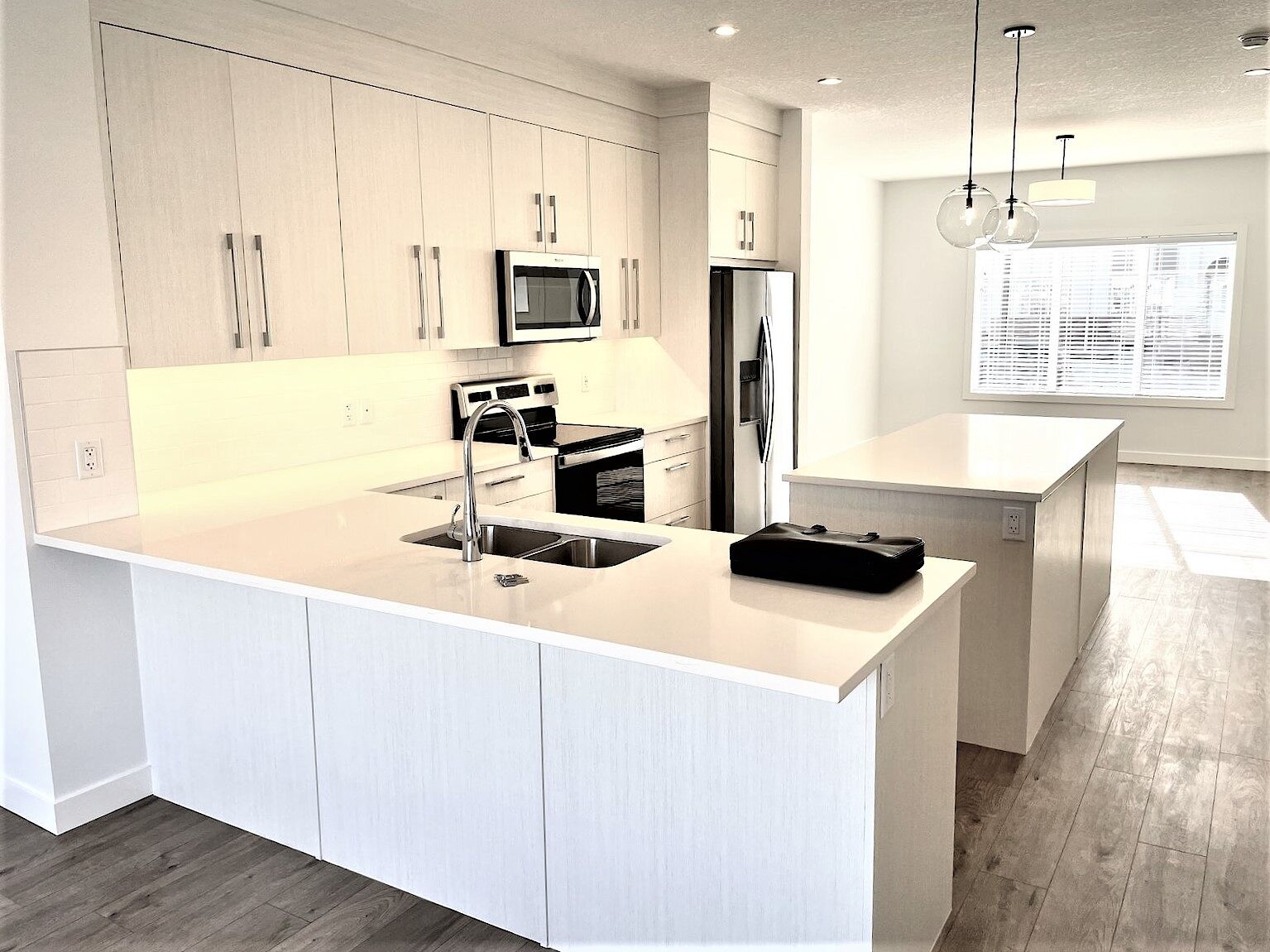 Rangeview main floor attached house for rent:  3 bedroom  Stainless Steel Appliances, Laminate Floors, Plush Carpet  (Listed 2025-10-01)