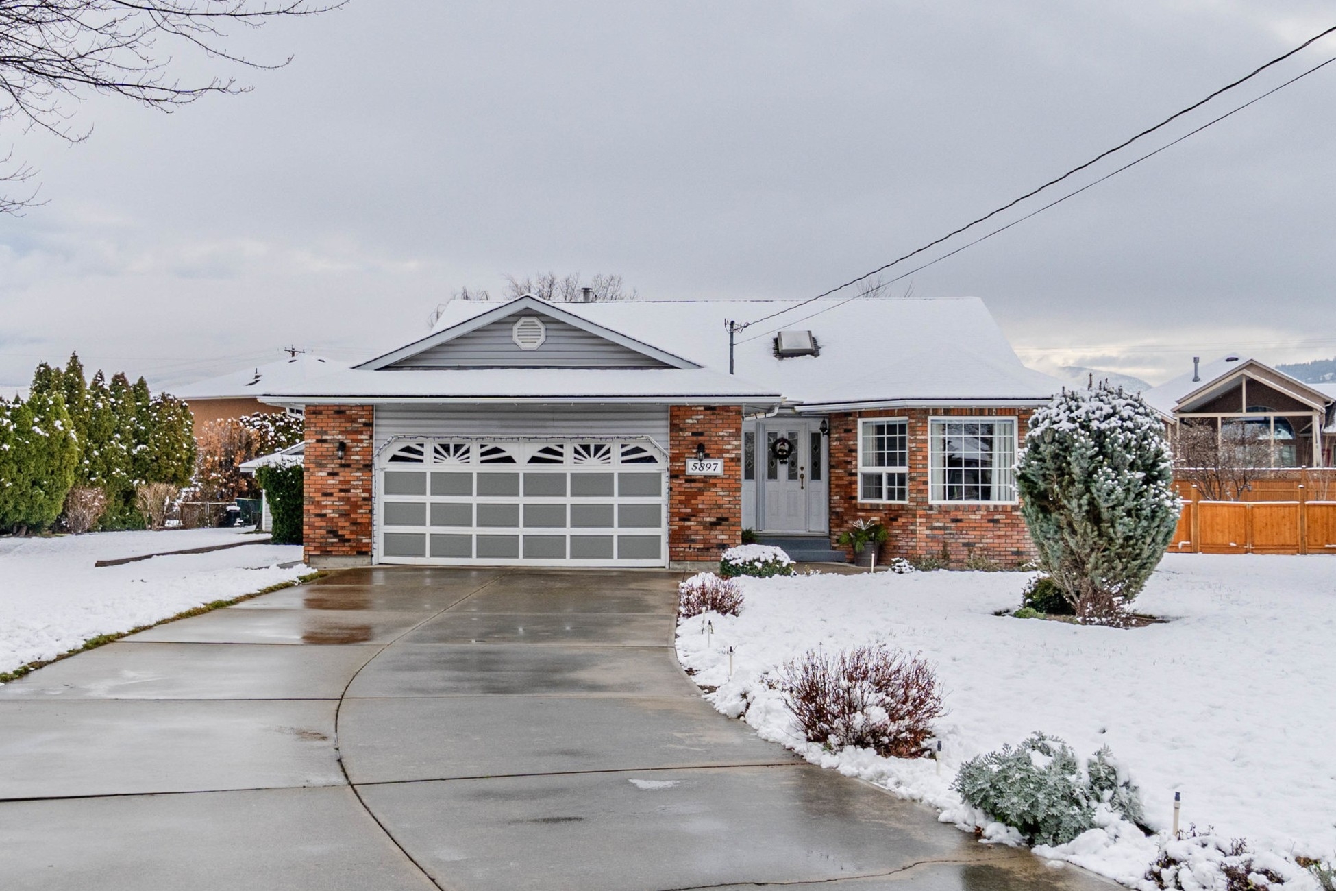 Oliver House for sale:  3 bedroom 1,580 sq.ft. (Listed 2025-11-22)