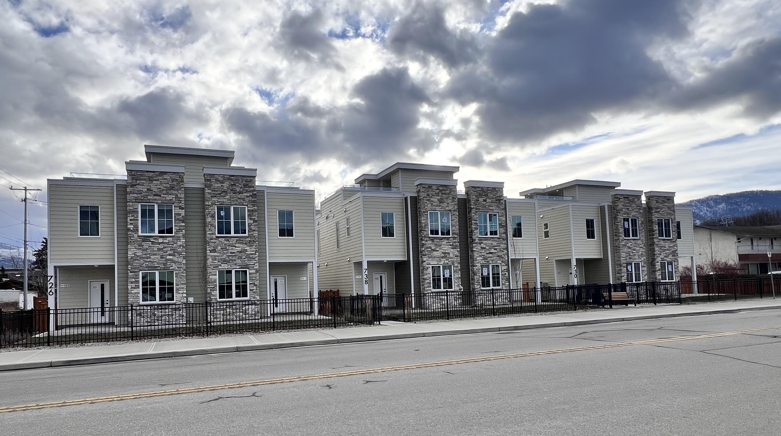 Penticton Townhouse for rent:  3 bedroom  Stainless Steel Appliances, Laminate Floors  (Listed 2026-02-01)