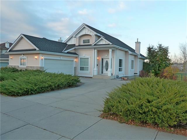 Douglasdale/Glen House for sale: 3 bedroom Stainless Steel Appliances, Tile Backsplash, Hardwood Floors, Plush Carpet 1,321 sq.ft. (Listed 2017-07-20)