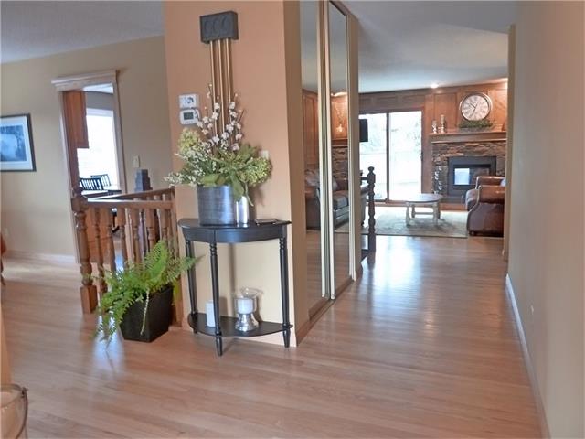 Woodlands House for sale: 4 bedroom Stainless Steel Appliances, Hardwood Floors 1,723 sq.ft. (Listed 2017-04-29)