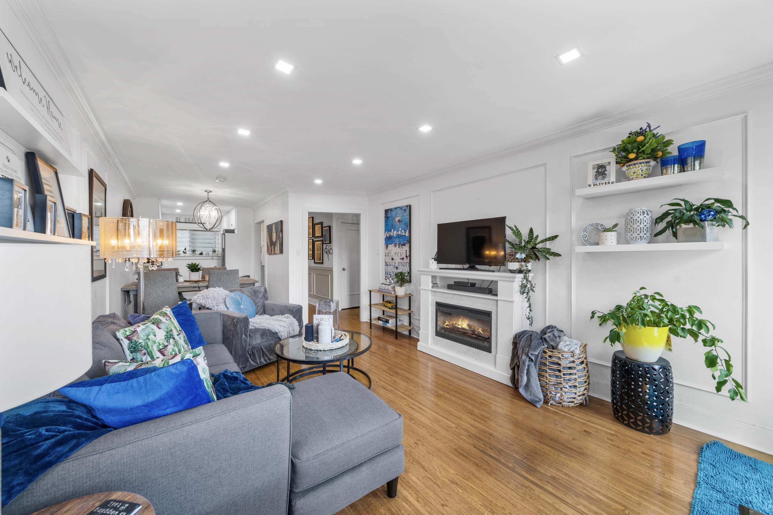 Central Coquitlam Townhouse for sale: 2 bedroom 897 sq.ft. (Listed 2025-03-19)