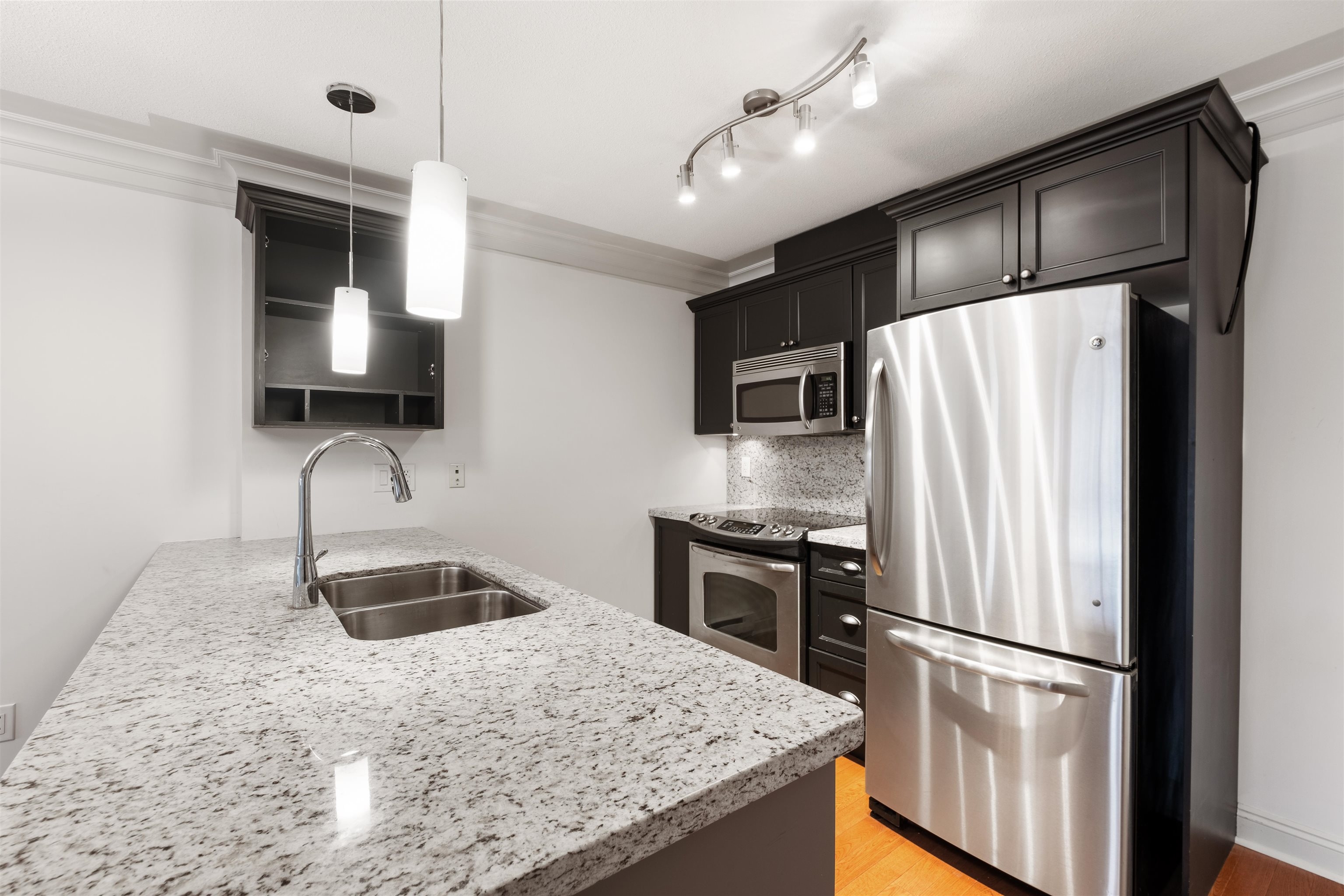 White Rock Apartment/Condo for sale:  2 bedroom 1,020 sq.ft. (Listed 2024-04-22)