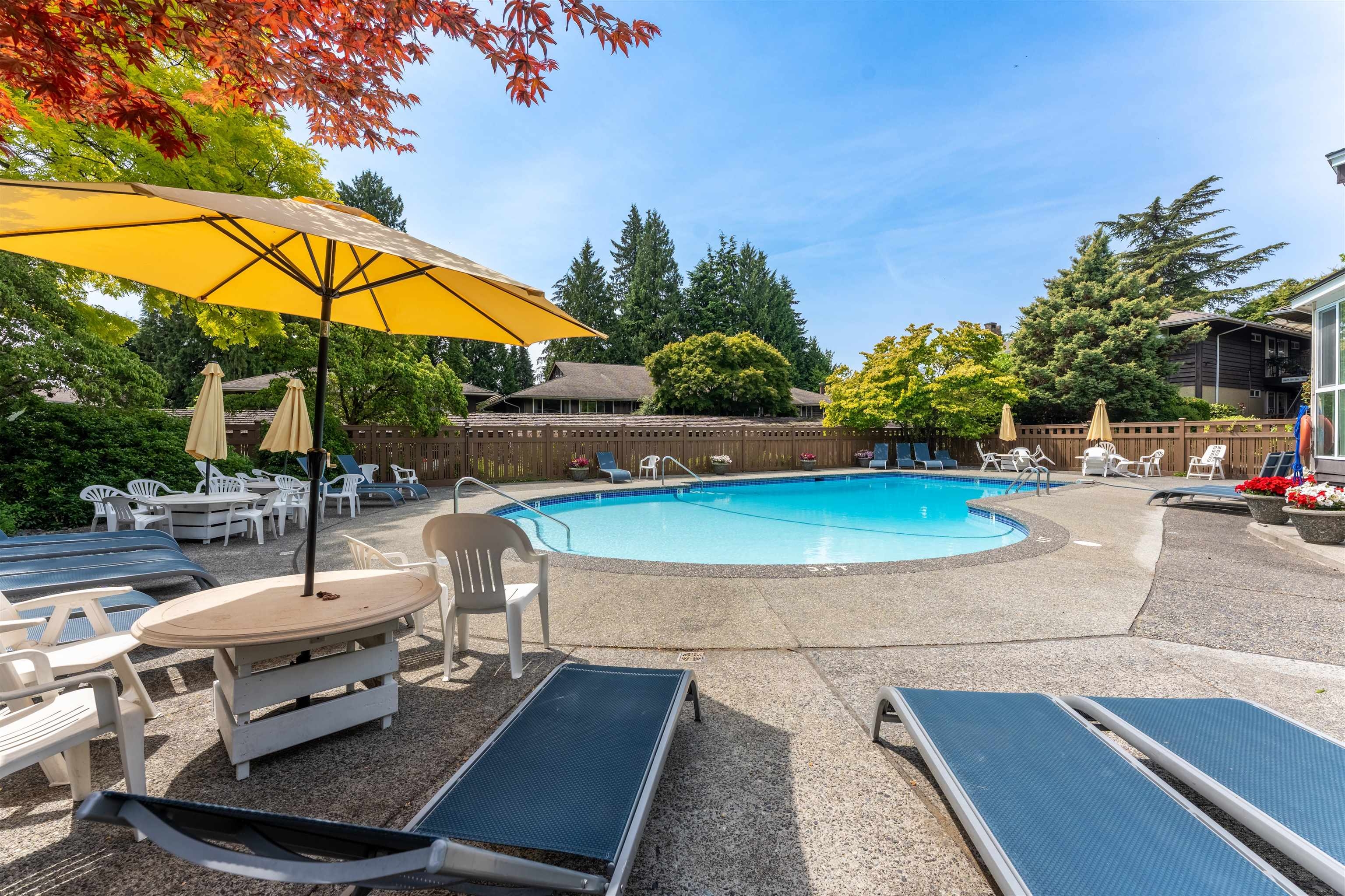 Upper Lonsdale Apartment/Condo for sale:  2 bedroom 924 sq.ft. (Listed 2025-07-07)